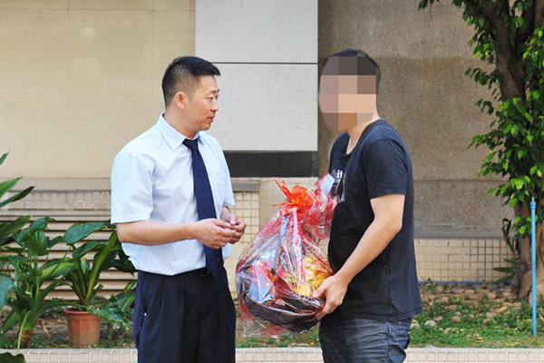 乘客醉酒后微信多付车费逾3万，广州的哥找到乘客归还