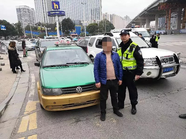 根据前期大数据调研判断，长沙警方查获6台假牌套牌无牌黑车